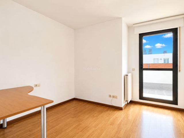 Ático en venta en Vitoria Gasteiz, Ibaiondo. Hay lugares que simplemente se habitan y después están los que CAMBIAN POR COMPLETO LA MANERA DE VIVIR. Áticos Vitoria.