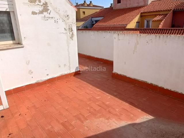 Ático en venta en Almansa. Acogedor ático de cuatro dormitorios y terraza muy cerca del centro. Áticos.