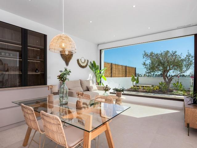 Ático en venta en Alcázares Los, Las Lomas de Rame Bahía Bella. Costa Blanca Eiendom presenta un extraordinario residencial en Los AlcÃzares, Costa CÃlida. Este complejo estÃ compuesto por apart.