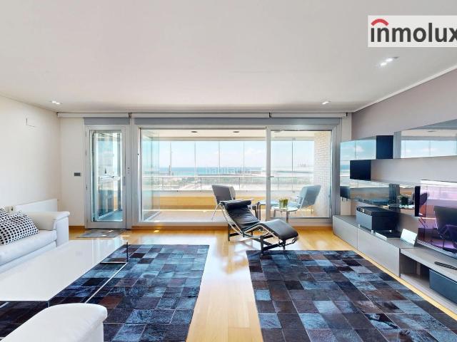 Ático en venta en Alicante, Benalúa. Ático Con Vistas Al Mar, Solárium Privado, Garaje Y Trastero En Calle Moratín. Áticos.