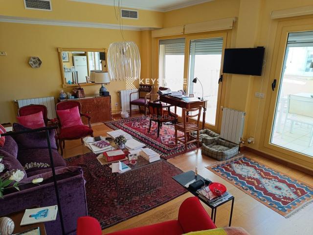 Ático en venta en Alicante, Casco Antiguo Sta. Cruz Ayuntamiento. Keystone Vende Ático en casco histórico 380.000. Áticos.