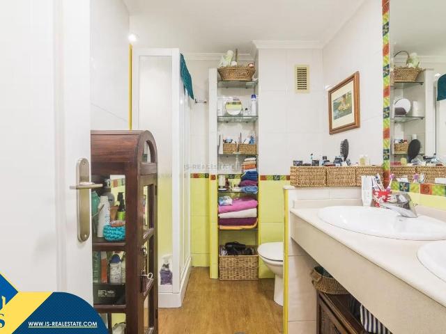 Ático en venta en Alicante, Ensanche Diputación. Ático con terraza, en la provincia de Alicante, en la ciudad de Alicante. 2 habitaciones 94 m² A 340 metros del mar. Áticos.