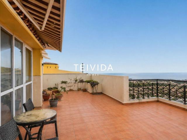 Ático en venta en Arona, Cho Parque de la Reina. Ático con gran terraza y vistas al mar, garaje y piscina en Cho!. Áticos.