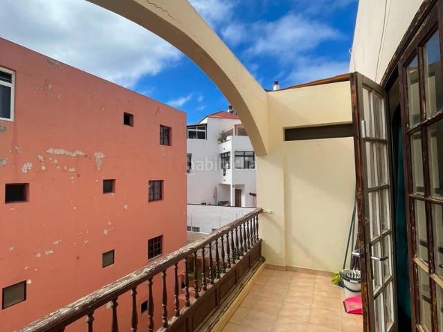 Ático en venta en Arona, Los Cristianos. Atención manitas e inversores! El lienzo en blanco definitivo en Los Cristianos. Áticos.