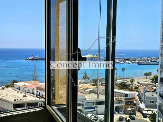 Ático en venta en Arona, Los Cristianos. Fantástico apartamento amueblado con una amplia terraza y vistas al mar, solo 300m de la Playa!. Áticos.