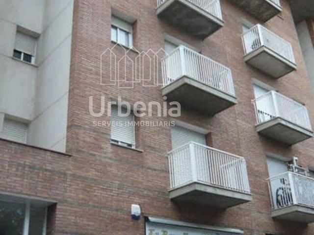 Ático en venta en avenida D'amèrica, Mataró, de 118 m² 3 habitaciones por 169.000