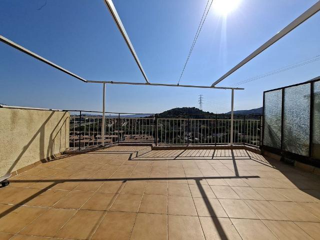 Ático en venta en avenida De Ros i Güell, Badalona, de 87 m² 3 habitaciones por 329.000