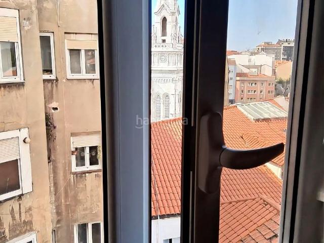 Ático en venta en Avilés, Centro. Ático en el corazón de Avilés: precio excepcional, ascensor y enorme potencial de revalorización. Áticos.