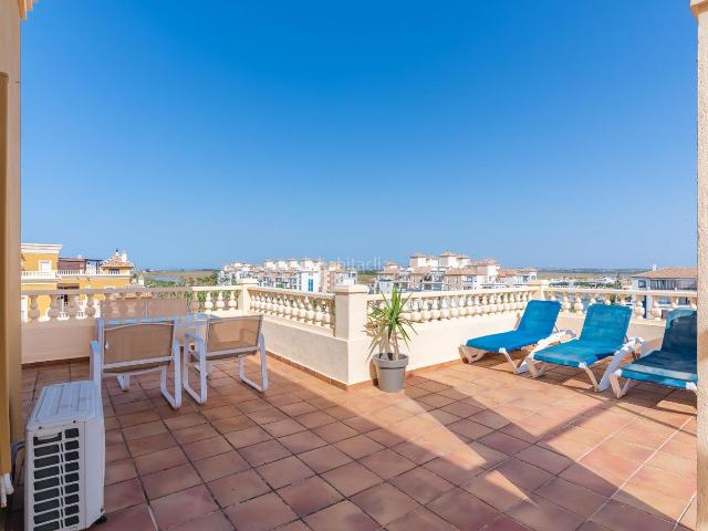 Ático en venta en Ayamonte, Punta del Moral. Ático de 3 dormitorios con vistas al mar, gran solárium y garaje en primera línea de Punta del Moral. Áticos.