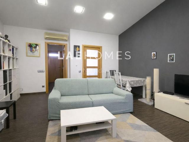 Ático en venta en Badalona, Centre. Vivienda de 2 habitaciones a pocos pasos del mar en Badalona, Barcelona. Áticos.