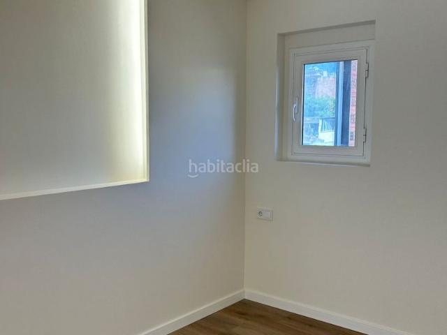 Ático en venta en Badalona, Progrés Pep Ventura. Reformado a estrenar, totalmente exterior, orientación sur y a solo 6 min caminando de la playa y la Marina de Badalona. Áticos.