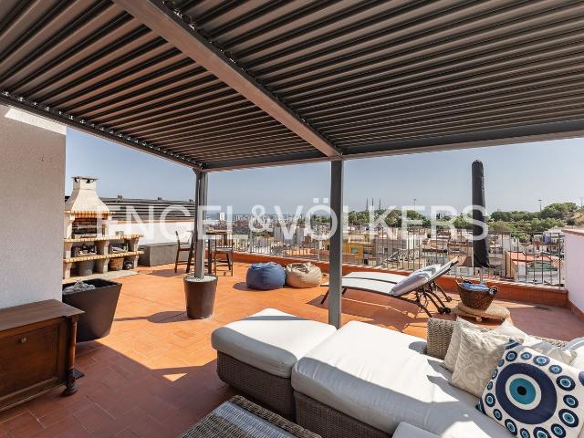 Ático en venta en Badalona, Sistrells. Fantástico ático con terraza de 56m2 con vistas al mar y la ciudad. Áticos.