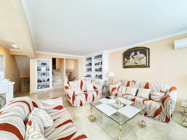 Ático en venta en Baleares Calvià, Palmanova. Ático dúplex con vistas al mar y terraza privada en la azotea. Áticos.