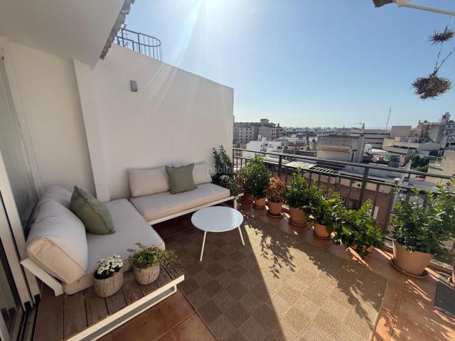 Ático en venta en Baleares Palma de Mallorca, Camp D´en Serralta. Magnífico ático reformado con terraza y vistas a la bahía A un paso del Paseo Mallorca. Áticos Palma de.