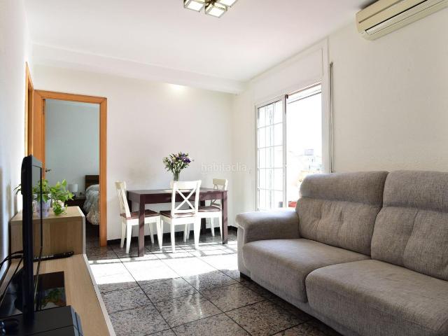 Ático en venta en Barcelona, Carmel. Ático con vistas panorámicas y terraza a nivel en HortaGuinardó!. Áticos.