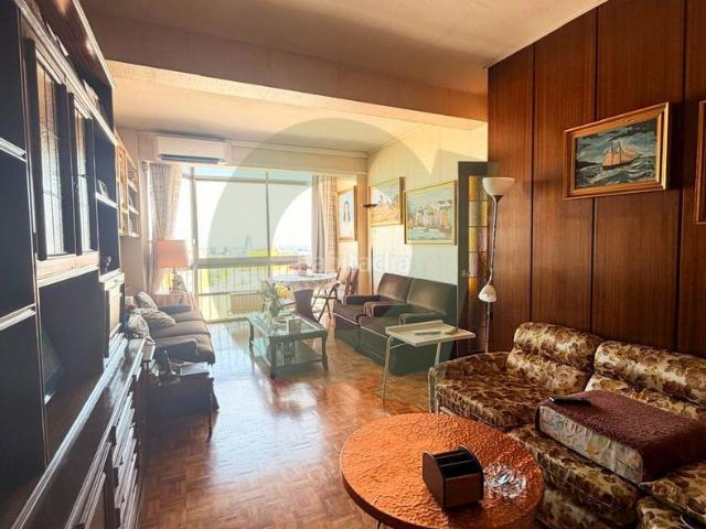 Ático en venta en Barcelona, Baix Guinardó. EN VENTA Ático de 4 habitaciones con vistas a la Sagrada Família por 590.000. Áticos.