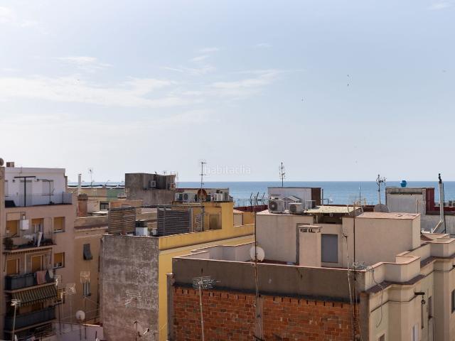Ático en venta en Barcelona, Barceloneta. ÁTICO CON TERRAZA PRIVADA Y VISTAS DESPEJADAS A DOS CALLES DEL MAR. Áticos.