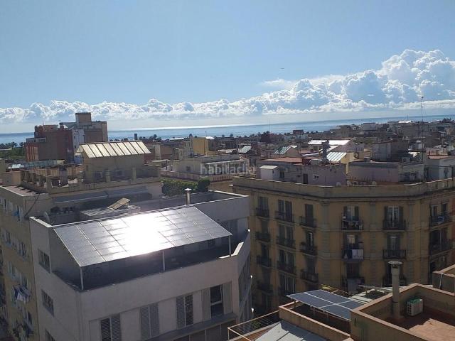 Ático en venta en Barcelona, Barceloneta. Gran oportunidad, venta de piso muy luminoso, con vistas al mar y a la ciudad de Barcelona. Áticos.