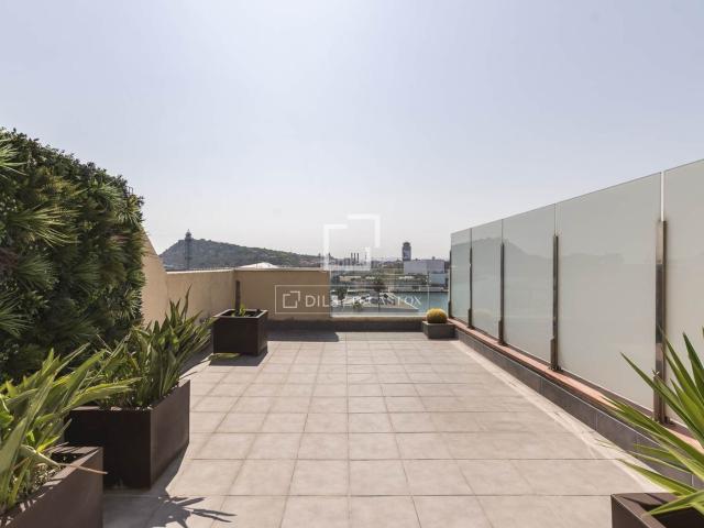 Ático en venta en Barcelona, Barceloneta. Excepcional ático de 1 dormitorio con terraza de 28 m y vistas espectaculares en venta en la Barceloneta, Barcelona. Áticos.