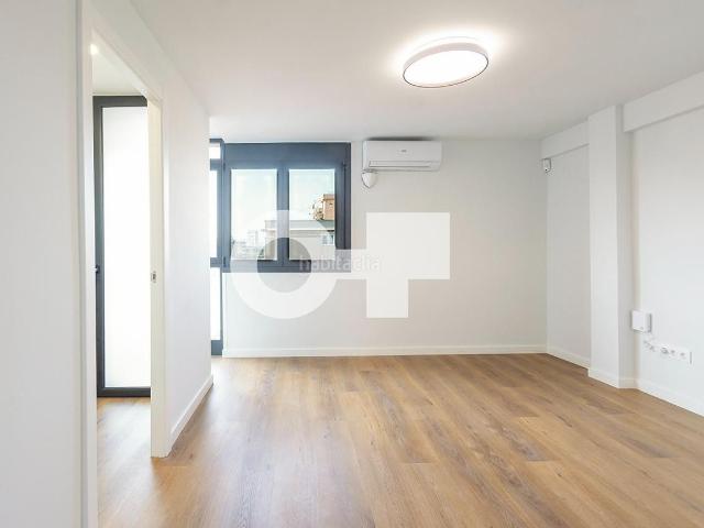 Ático en venta en Barcelona, Besòs Maresme. ÁTICO CON DOBLE ORIENTACIÓN TOTALMENTE EXTERIOR VISTAS AL MAR ASCENSOR COMPLETAMENTE REFORMADO CALIFICACIÓN ENERGÉTICA A A 1. Áticos.