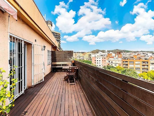 Ático en venta en Barcelona, Guinardó. Ático en venta con dos terrazas, vistas espectaculares, el Guinardó, Barcelona. Áticos.