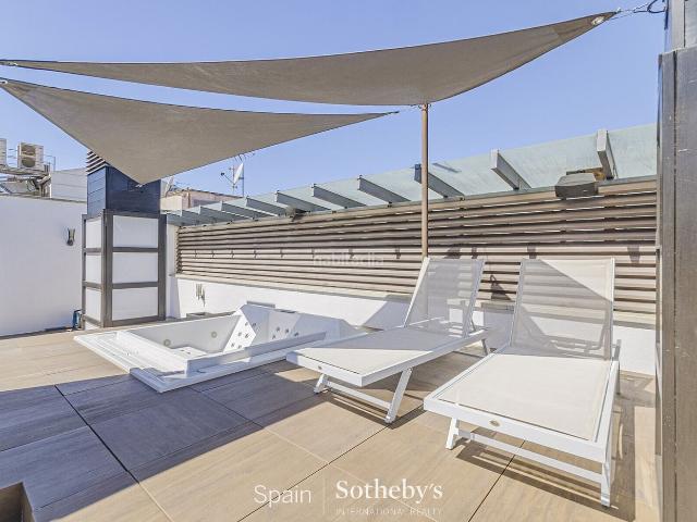 Ático en venta en Barcelona, Dreta de l´Eixample. Ático de Estilo Moderno con Terraza y Vistas Panorámicas en Eixample, Barcelona. Áticos.
