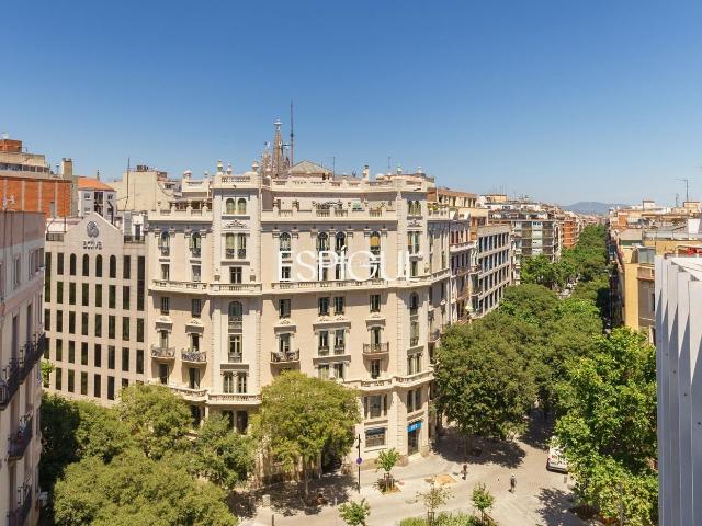 Ático en venta en Barcelona, Dreta de l´Eixample. Espectacular ático dúplex de alto standing, amueblado, con parking y terraza de 60 m en la Dreta de lEixample. Áticos.