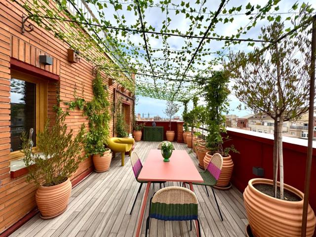 Ático en venta en Barcelona, El Camp d´en Grassot i Gràcia Nova. ESTUDIO ATICO con terraza jardin. Áticos.