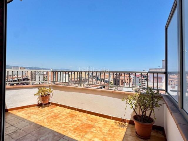 Ático en venta en Barcelona, El Clot. Ático con terraza y vistas despejadas 4 habitaciones Mucha luz. Áticos.