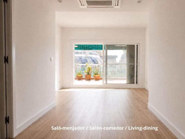 Ático en venta en Barcelona, Fort Pienc. Ático con terraza con vistas de mar y montaña, y parking. Áticos.