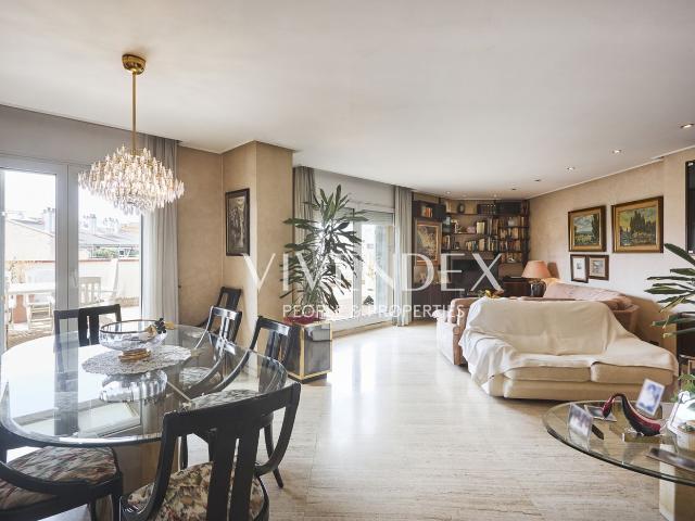 Ático en venta en Barcelona, Fort Pienc. Espectacular ático con terraza en Eixample Dreta Atención a este regalazo de piso en la Eixample Dret! Si buscas luz, espacio y un. Áticos.