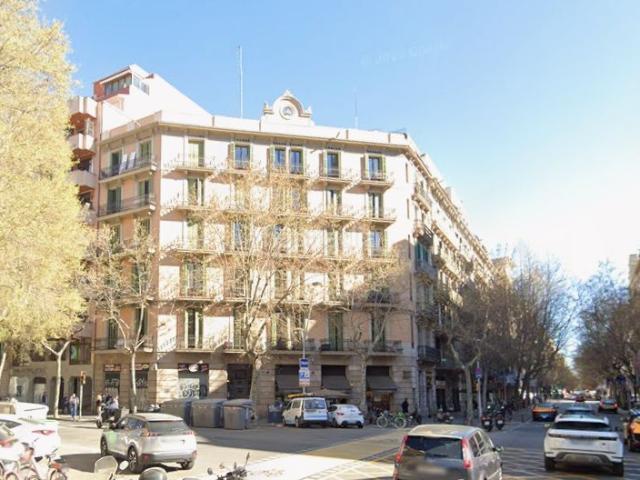 Ático en venta en Barcelona, L´Antiga Esquerra de l´Eixample. Ático con gran potencial en finca clásica con ascensor Calle Aribau 72, Barcelona. Áticos.