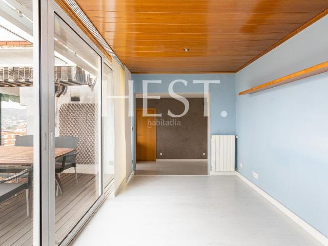 Ático en venta en Barcelona, La Font d´en Fargues. Ático exterior con gran terraza y espectaculares vistas al Tibidabo y la Sierra de Collserola. Áticos.