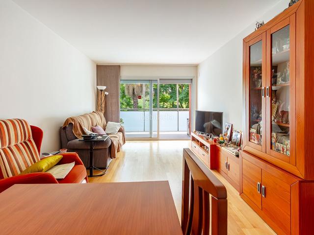 Ático en venta en Barcelona, La Marina del Port. ÁTICO Seminuevo junto a Gran Vía ¡Tu hogar te espera! PISCINA Y PARKING. Áticos.
