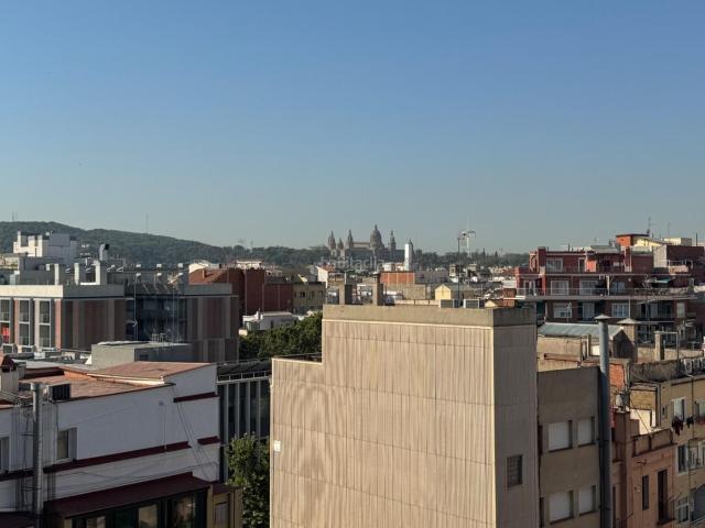 Ático en venta en Barcelona, La Nova Esquerra de l´Eixample. Ático en Eixample Potencial Único para Reformar a tu Estilo. Áticos.