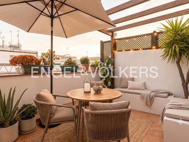 Ático en venta en Barcelona, La Nova Esquerra de l´Eixample. Ático luminoso con terraza a pocos minutos de Francesc Macià. Áticos.