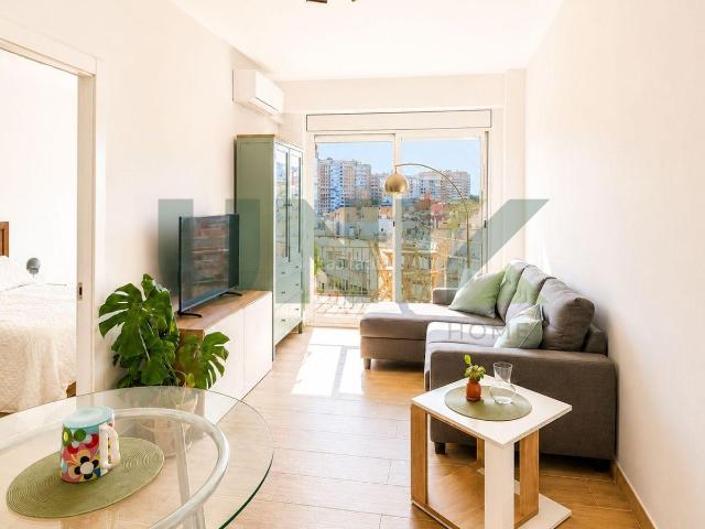Ático en venta en Barcelona, La Sagrera. Ático con sol todo el día y vistas al Tibidabo en zona La Sagrera. Áticos.
