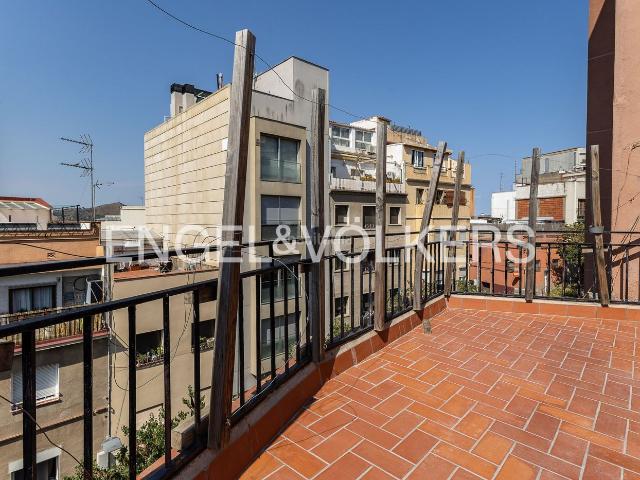 Ático en venta en Barcelona, La Teixonera. Ático dúplex reformado con 3 terrazas, con vistas panorámicas y luz todo el día. Áticos.