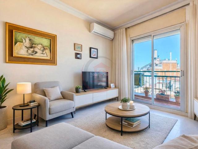 Ático en venta en Barcelona, Sagrada Família. ÁTICO CON TERRAZA Y BALCÓN EN EIXAMPLE SAGRADA FAMILIA. Áticos.