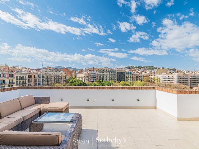 Ático en venta en Barcelona, Sagrada Família. Ático con terraza y vistas únicas a la Sagrada Familia en Barcelona. Áticos.