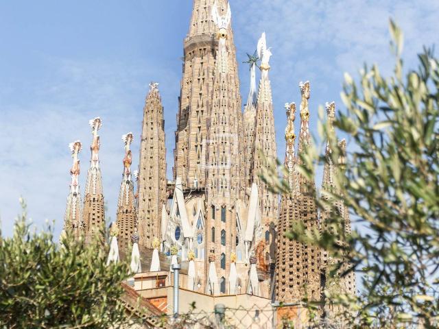 Ático en venta en Barcelona, Sagrada Família. Ático Excelentes de 4 dormitorios con 84m terraza en venta en Eixample Derecho. Áticos.