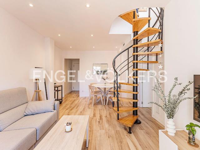 Ático en venta en Barcelona, Sagrada Família. Ático reformado con terraza privada y luz excepcional. Áticos.
