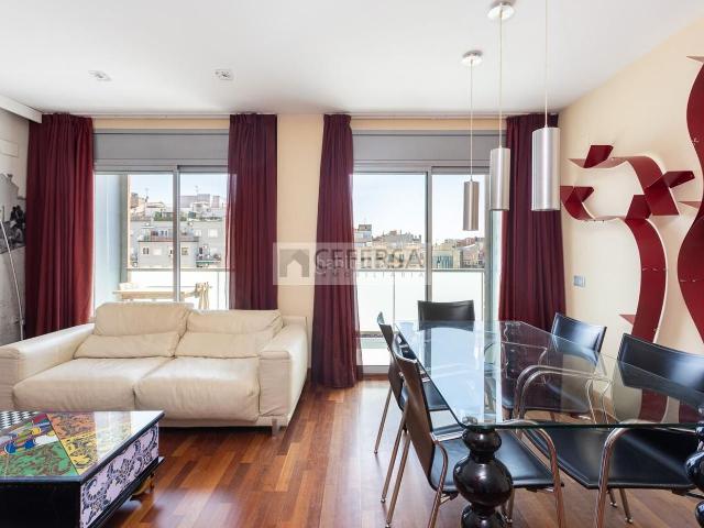 Ático en venta en Barcelona, Sagrada Família. Exclusivo piso alto y luminoso con amplia terraza en el emblemático barrio de la Sagrada Familia. Áticos.