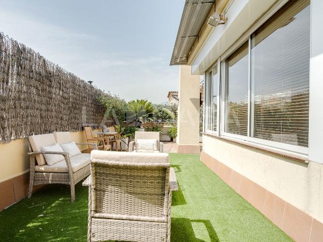 Ático en venta en Barcelona, Sagrada Família. GRAN OPORTUNIDAD EN INMEJORABLE ZONA!. Áticos.