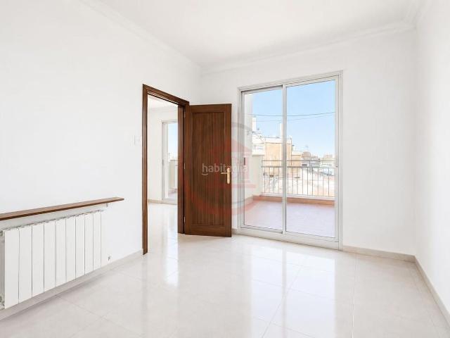 Ático en venta en Barcelona, Sagrada Família. PISO EXTERIOR MUY LUMINOSO JUNTO A AV. GAUDÍ LA SAGRADA FAMILIA. Áticos.