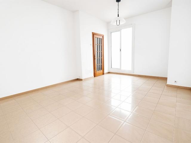 Ático en venta en Barcelona, Sant Andreu de Palomar. Espectacular ático con terraza privada en Plaza Mossèn Clapés Sant Andreu. Áticos.