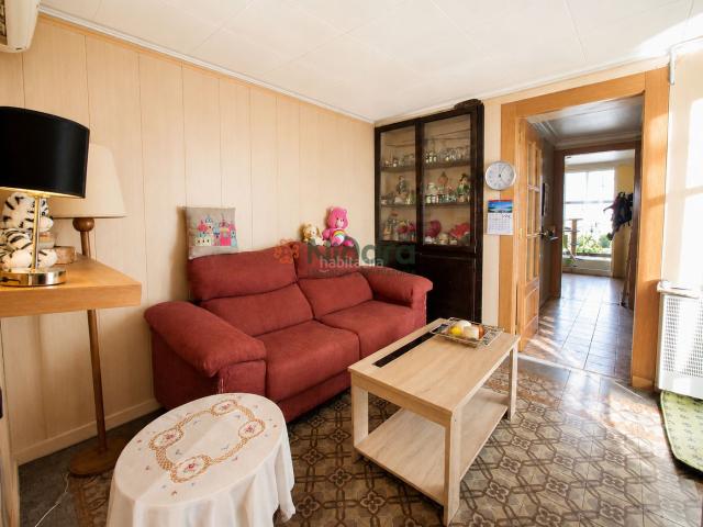 Ático en venta en Barcelona, Sant Antoni. ? ÚLTIMA PLANTA EN FINCA REGIA DE 1900, LISTA PARA CREAR ALGO EXTRAORDINARIO. Áticos.