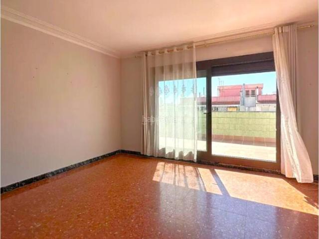 Ático en venta en Barcelona, Sant Antoni. VIVIENDA ÚNICA CON DOS TERRAZAS PRIVADAS Y VISTAS EN SANT ANTONI. Áticos.