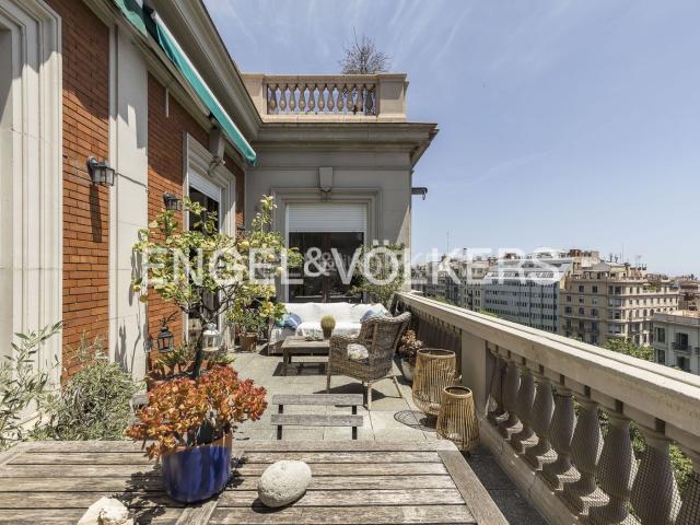 Ático en venta en Barcelona, Sant Gervasi Galvany. Ático con vistas impresionantes al lado de Turó Parc. Áticos.