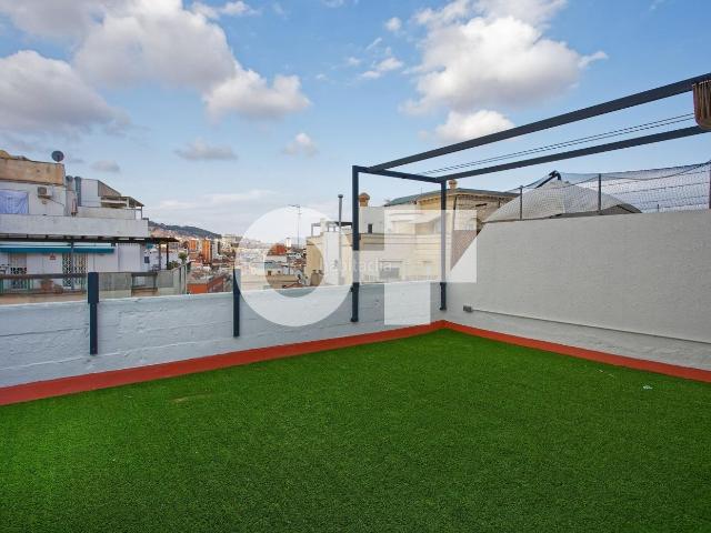 Ático en venta en Barcelona, Sant Gervasi Galvany. ÁTICO TERRAZA 30M2 CONSERJE UBICACION PRIME ASCENSOR ORIENTACION ESTE ITE OK PARA ENTRAR A VIVIR PRIVACIDAD COMUNICACIONE. Áticos.